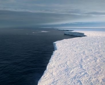Getz-ice-shelf-Credit_Pierre-Dutrieux