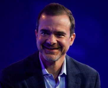 Amazon-customer-CEO-Jeff-Wilke-to-retire-early-2021-Fri21082020report_20200822025310_reuters