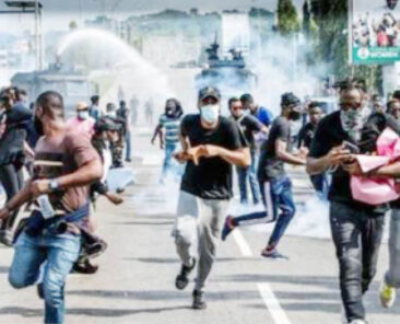 Police-shooting-water-canons-at-protesters