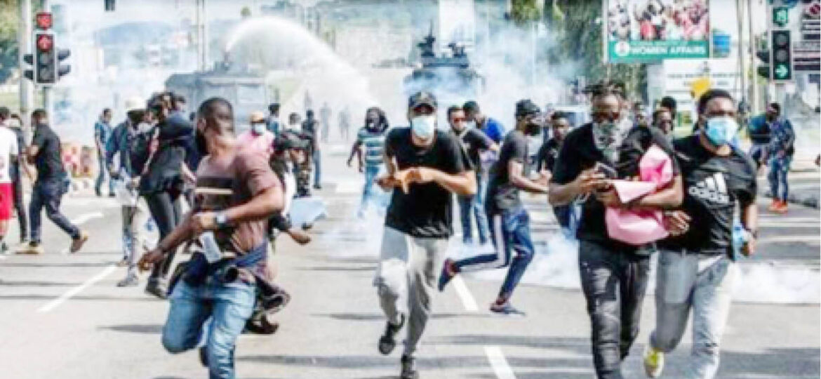 Police-shooting-water-canons-at-protesters