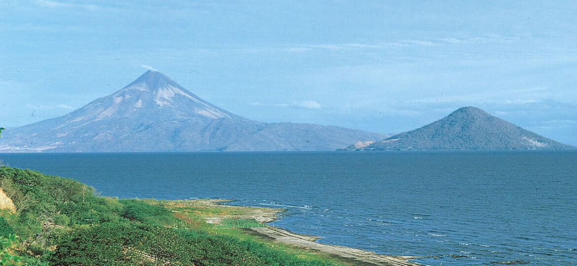 Momotombo-Volcano-Momotombito-Island-Nicaragua-Lake-Managua