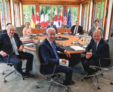 26 June 2022, Bavaria, Elmau: Boris Johnson, Prime Minister of the United Kingdom, (front l-r) Joe Biden, President of the United States, and German Chancellor Olaf Scholz (SPD) , behind (l-r) Fumio Kishida, Prime Minister of Japan, Ursula von der Leyen, President of the European Commission (EU), Charles Michel, President of the European Council, Mario Draghi, Prime Minister of Italy, Justin Trudeau, Prime Minister of Canada, Emmanuel Macron, President of France, sit at the first working session on the global economic situation during the G7 Summit at Schloss Elmau. Germany is hosting the G7 summit of economically strong democracies from June 26 to 28, 2022. On the first day of the summit, the global economic situation, climate protection and foreign and security policy with sanctions against Russia will be discussed. Photo: Sven Hoppe/dpa (Photo by SVEN HOPPE / DPA / dpa Picture-Alliance via AFP)
