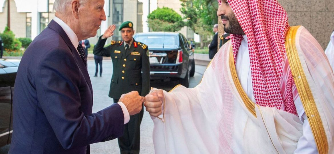 220715123924-01b-biden-mbs-fist-bump_1200x800