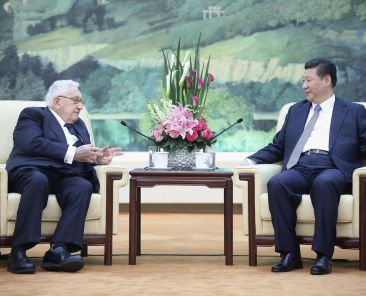 China's President Xi Jinping (right) meets former US secretary of state Henry Kissinger at the Great Hall of the People in Beijing, China, Tuesday, March 17, 2015. EFE FILE/Feng Li / Pool