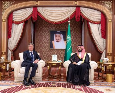 This handout picture provided by the Saudi Royal Palace shows Saudi Crown Prince Mohammed bin Salman (R) meeting with US Secretary of State Antony Blinken in Jeddah on June 7, 2023. (Photo by Bandar AL-JALOUD / Saudi Royal Palace / AFP) / RESTRICTED TO EDITORIAL USE - MANDATORY CREDIT "AFP PHOTO / SAUDI ROYAL PALACE" - NO MARKETING NO ADVERTISING CAMPAIGNS - DISTRIBUTED AS A SERVICE TO CLIENTS (Photo by BANDAR AL-JALOUD/Saudi Royal Palace/AFP via Getty Images)
