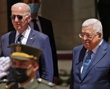 US President Joe Biden (L) is received by Palestinian President Mahmud Abbas during a welcome ceremony at the Palestinian Muqataa Presidential Compound in the city of Bethlehem in the occupied West Bank on July 15, 2022. (Photo by AHMAD GHARABLI / AFP)