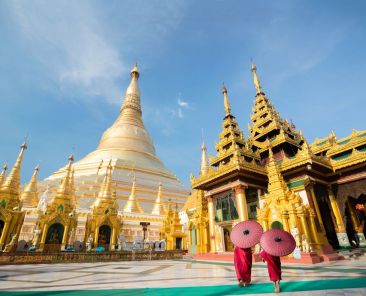 Intrepid_Travel-myanmar_yangon_shwedagon-pagoda-monks_ss-547491361