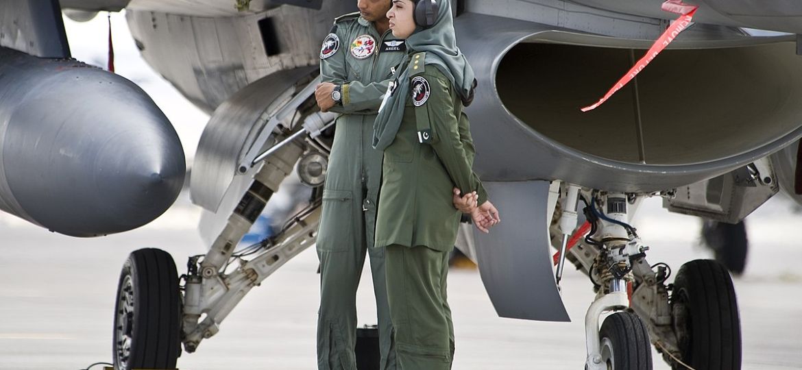 1200px-Pakistan_Air_Force_trains_at_Nellis