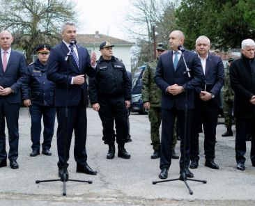 austrian-chancellor-karl-nehammer-in-a-joint-statement-with-the-bulgarian-president-rumen-radev-big
