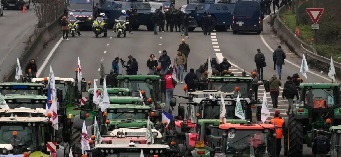 france-farmers-protest-2-ezgif.com-webp-to-jpg-converter