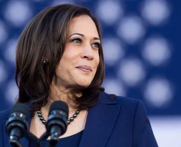 California Senator Kamala Harris speaks during a rally launching her presidential campaign on January 27, 2019 in Oakland, California. (Photo by NOAH BERGER / AFP) (Photo by NOAH BERGER/AFP via Getty Images)