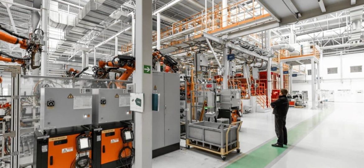 JOL78fEE-photo-automobile-production-line-welding-car-body-modern-car-assembly-plant-auto-industry-interior-hightech-factory-modern-production-1200x801